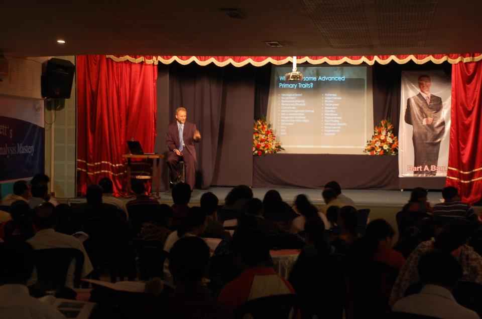 Bart Baggett speaks to a sold out crowd in Mumbai India.